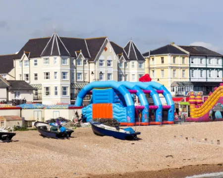 Stunning Beachfront Apt w Balcony & Sea Views Hotels in Bognor Regis
