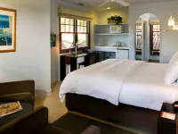 Casa Del Mar Inn Hotels near Moreton Bay Fig Tree