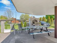 Parkside Flat #5 - Seacliff Beach Suites Hotels in Leamington