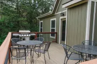 Summer is Coming up Fast!!Book Now Pools Are Open!!Table Rock Lake .5 Miles
