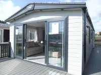 Captivating Bluebell Lodge 2-Bed Cotswolds Caravan Hoteles en Cricklade