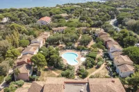 Résidence Pierre & Vacances le Hameau de la Pinède فنادق في Giens