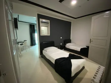 Hôtel le Calife Отели рядом с достопримечательностью «Католический собор святого Викентия де Поля»