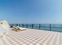 LIV Mackenzie Beach Suites - Pemandangan Pantai
