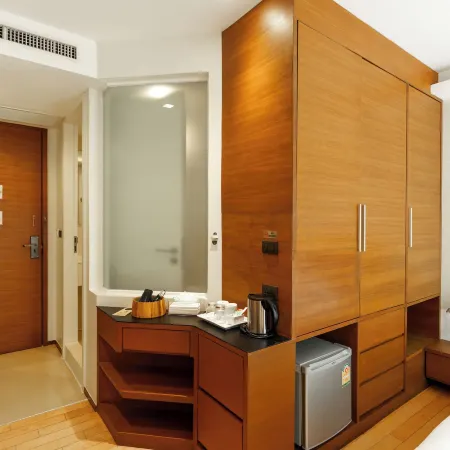 Marvin Suites Hotel Отели рядом с достопримечательностью «Станция метро Surasak»