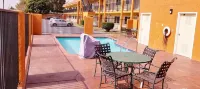 Super 8 by Wyndham Cypress Buena Park Area - Pools