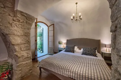 Maison Lou Roucas Hotels near FERRANDO DENIS