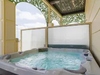 Leonardo Boutique Hotel Larnaca - Hot Tub