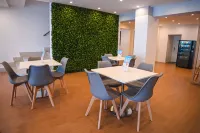 Planet Blue Hotel