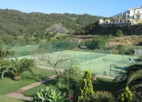 2 Bedrooms - Sleeps 4 - Garden and Pool with View