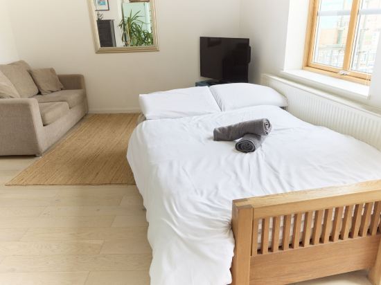 Apartment with Canal View in Broadway Market