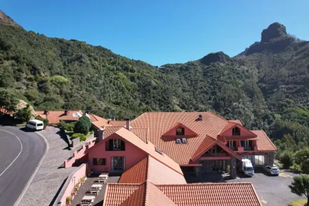 Valley View Hotel Encumeada Отели рядом с достопримечательностью «Eira do Serrado»