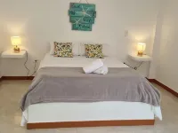 Hostal El Refugio del Tiburon Hotels near مانزانيلو