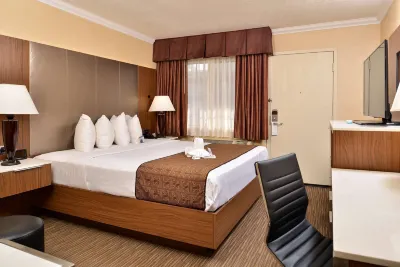 Best Western Hollywood Plaza Inn Hotel - Hollywood Walk of Fame La Отели рядом с достопримечательностью «Китайский театр TCL»