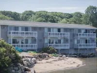 Smuggler's Cove Inn Hotels in Boothbay