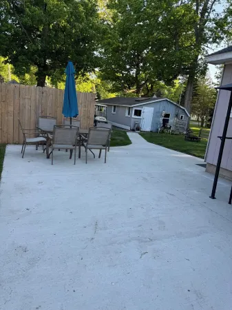 Cozy cottage across from the Lake