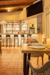 Theos Village Apartments - bar