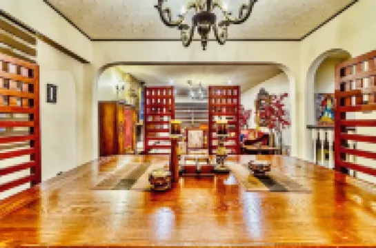 Neocolonial Nouveau Kensington Vacation Home