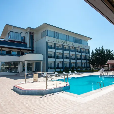 Lake LIFE Hotel