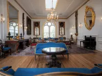 20 South Battery Hotels near Robert Lange Studios