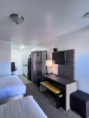 OYO Garden Inn and Suites Pearsall I-35 East
