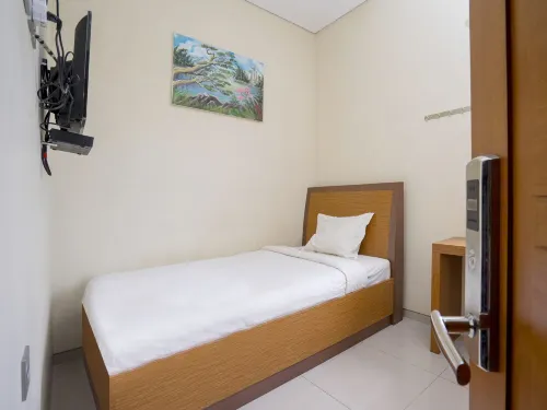 Pondok Indah Guest House by Ecommerceloka