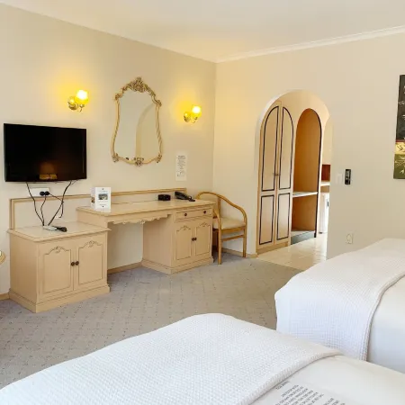 Country Plaza Halls Gap