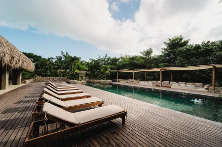 Naio Hotel y Villas by OxoHotel