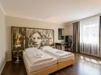 Hotel Calmo Hotels near 19. Döbling