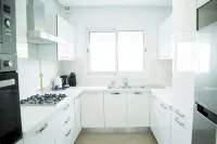 Bright Apt w Breakfast 5mn from Carthage Sidibou