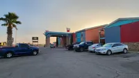 B&J Hotel and Apartments - parking