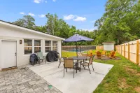 Private Pool~King Beds~Fire Pit~Sunroom~Near Charleston Hotels near Middleton Place Equestrian Center