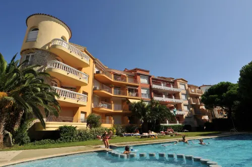 Aptos. Comte D´Empuries - parking