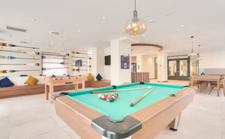 Livensa Living Studios Bilbao Отели рядом со станцией Музей Гуггенхайма в Бильбао