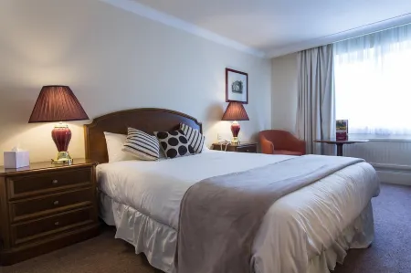 Britannia Leeds Bradford Airport Отели рядом с достопримечательностью «Университет Лидс Тринити»