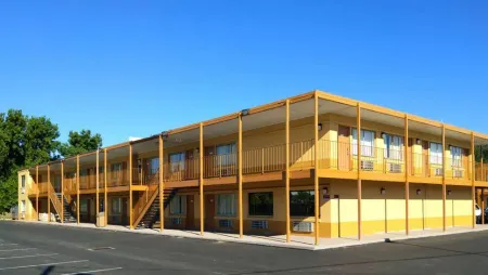紐波特紐斯快捷飯店