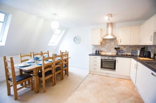 Comfortable Swindon Town Centre Apartments, Free Parking, Sleeps up to 8 - ห้องครัว