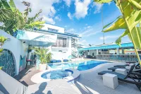 Oz Hotel & Sports Bar
