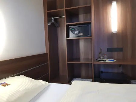 Zum Eichenzeller Отели в г. Айхенцелль