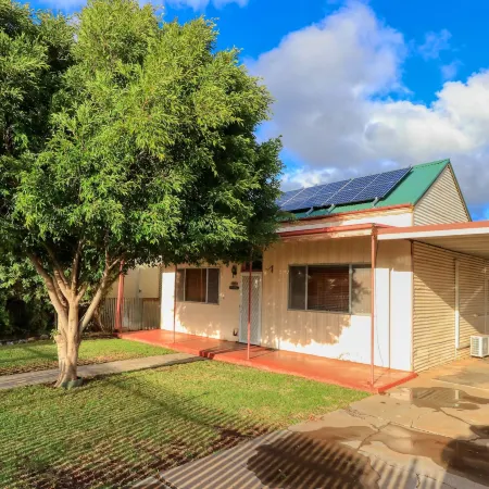 Charles Rasp Motor Inn & Cottages