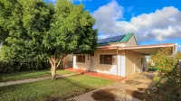 Charles Rasp Motor Inn & Cottages