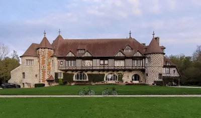 Le Manoir de Beaumarchais Hotels near La Cueillette