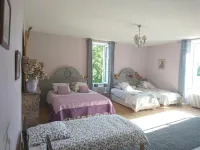 Le Manoir Aux Douves Hôtels à : Saint-Georges-de-Montaigu