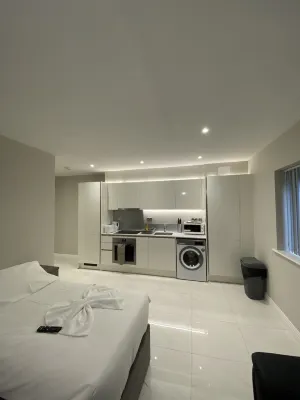 Buckingham Apartments Hotels near High Wycombe