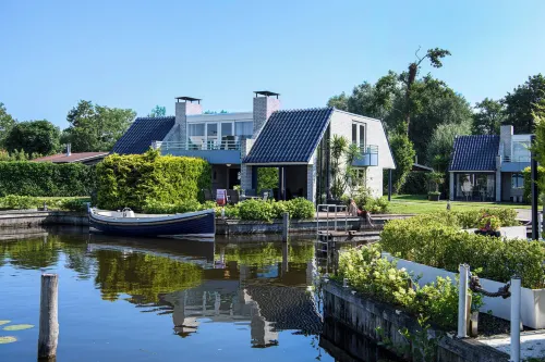 Amsterdam / Loosdrecht Rien Van Den Broeke Village - parking
