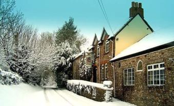 The Hunters Rest Inn