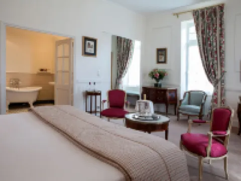 Château des Vigiers Hotels in Monestier