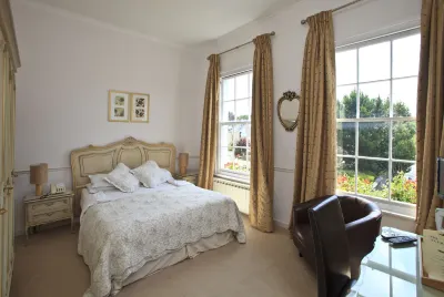 La Collinette Hotel, Cottages & Apartments Hotels near Town Church St. Peter Port