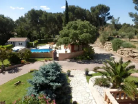 Mas les Vieux chênes Hotels in Lambesc