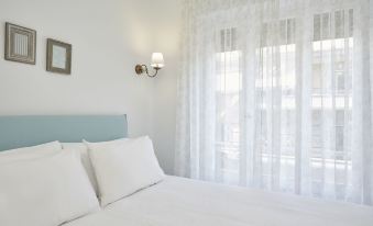 Luxury n Chic Athens Museum Apt